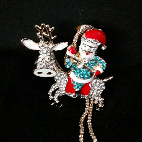 CRYSTAL SANTA NECKLACE - Picture 2 of 5